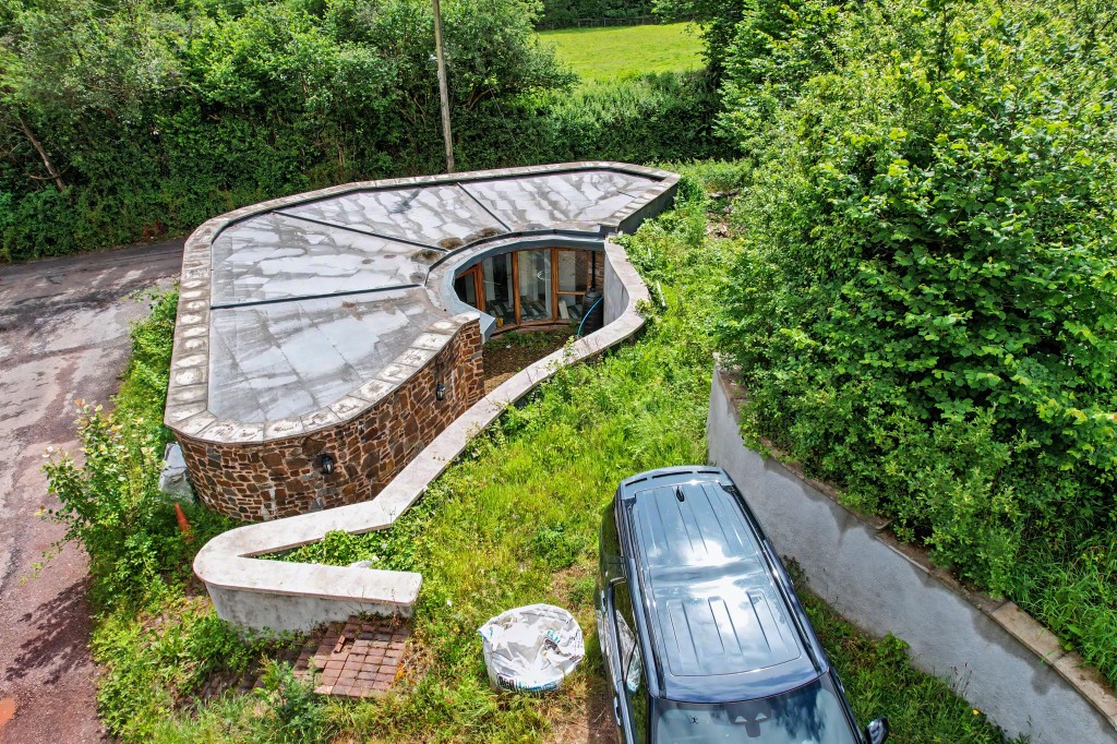 Lot: 61 - PARTIALLY COMPLETED DETACHED VERSATILE HOME - Front of property and private courtyard